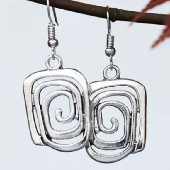 d'Vine Products Jewelry - Vintage Bohemian - Retro Style - Silver Electro-Plated Spiral Dangle Earrings
